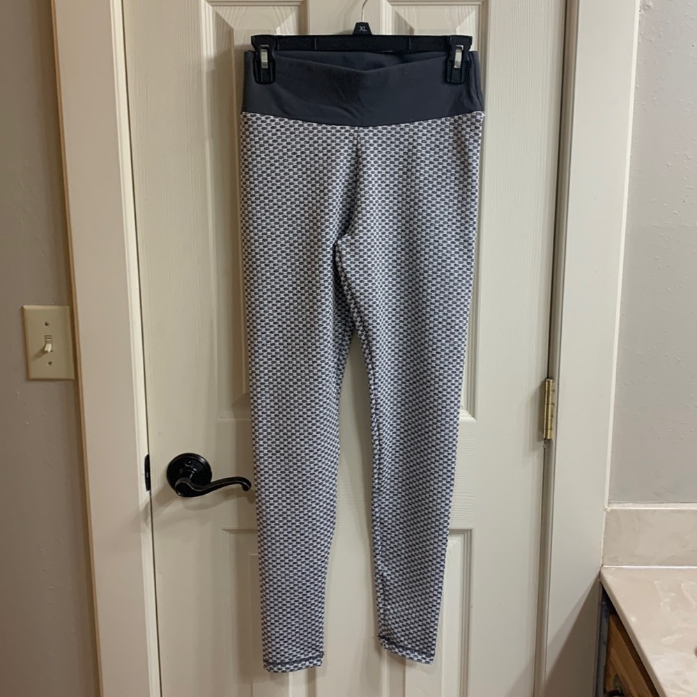 Athletic scrunchy butt leggings
